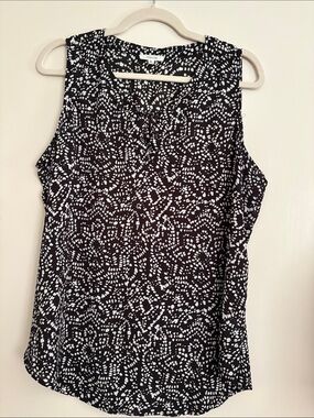 Maurices Black & White Sleeveless V-Neck Dot-Print Blouse